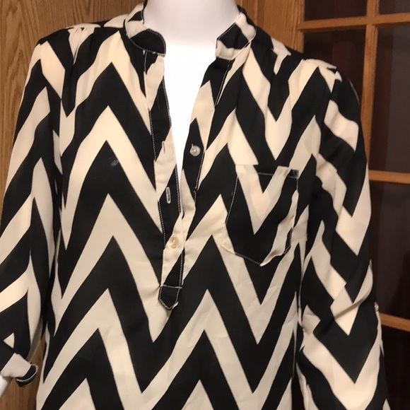 Pants and blouse - Picture 4 of 9